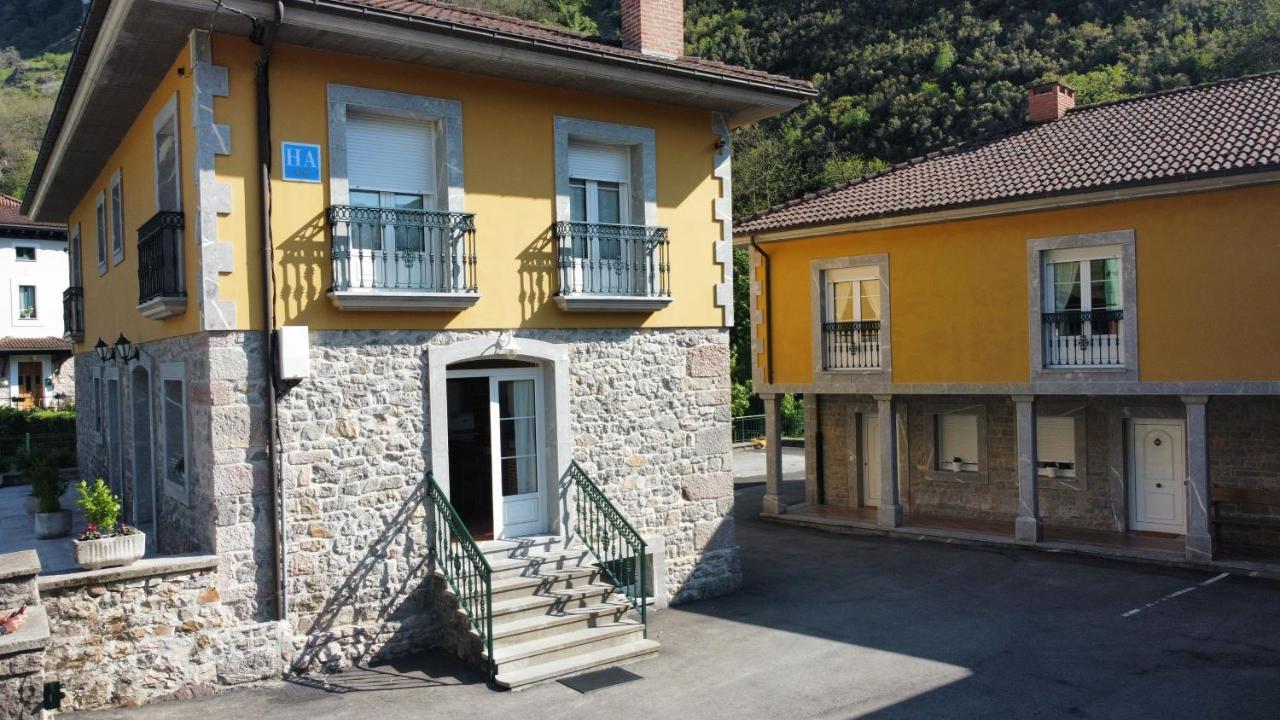Hotel Y Apartamentos La Lonja Onís Exteriör bild